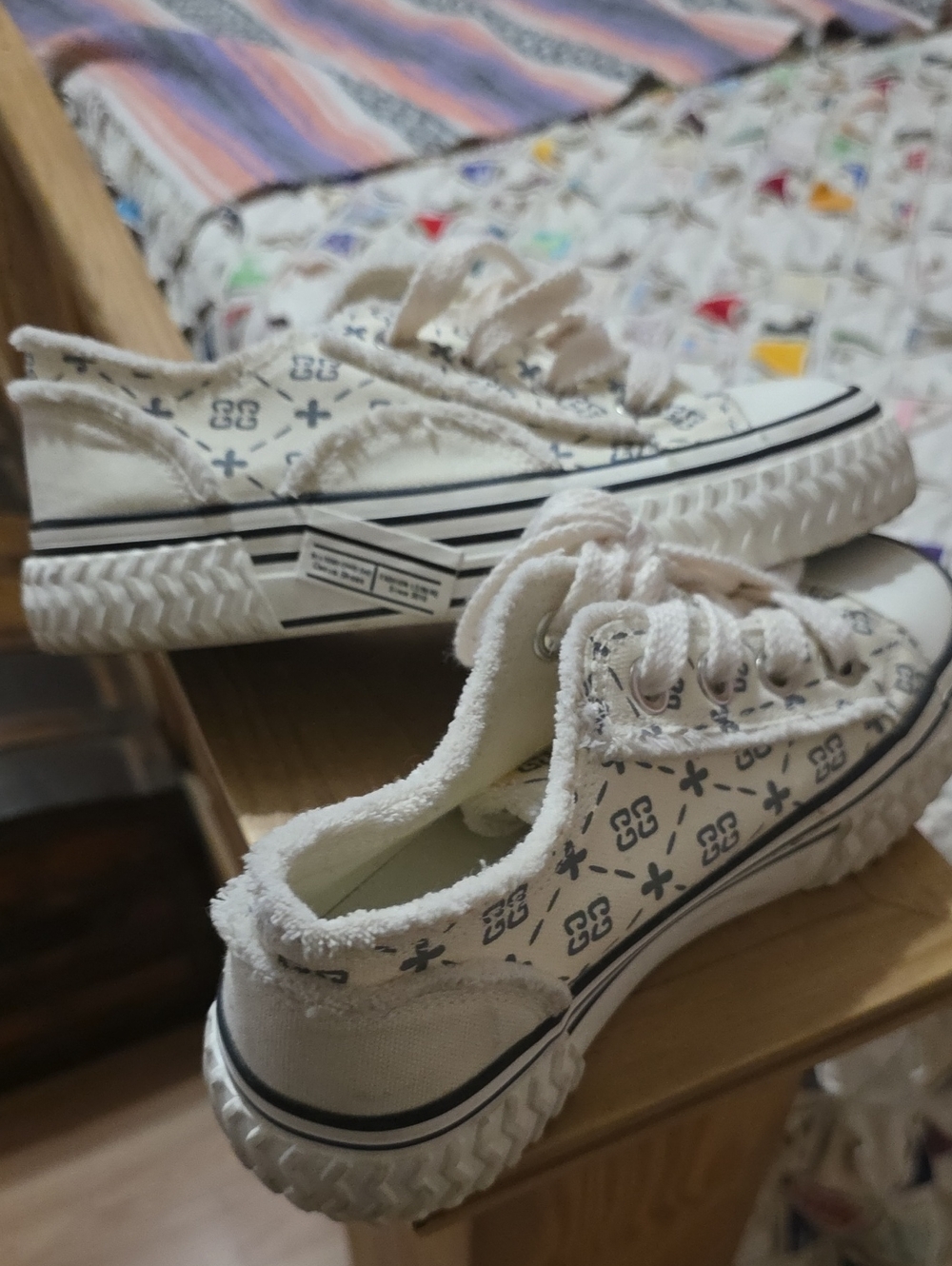 Women’s Canvas Low-Top Sneakers in White with Pattern